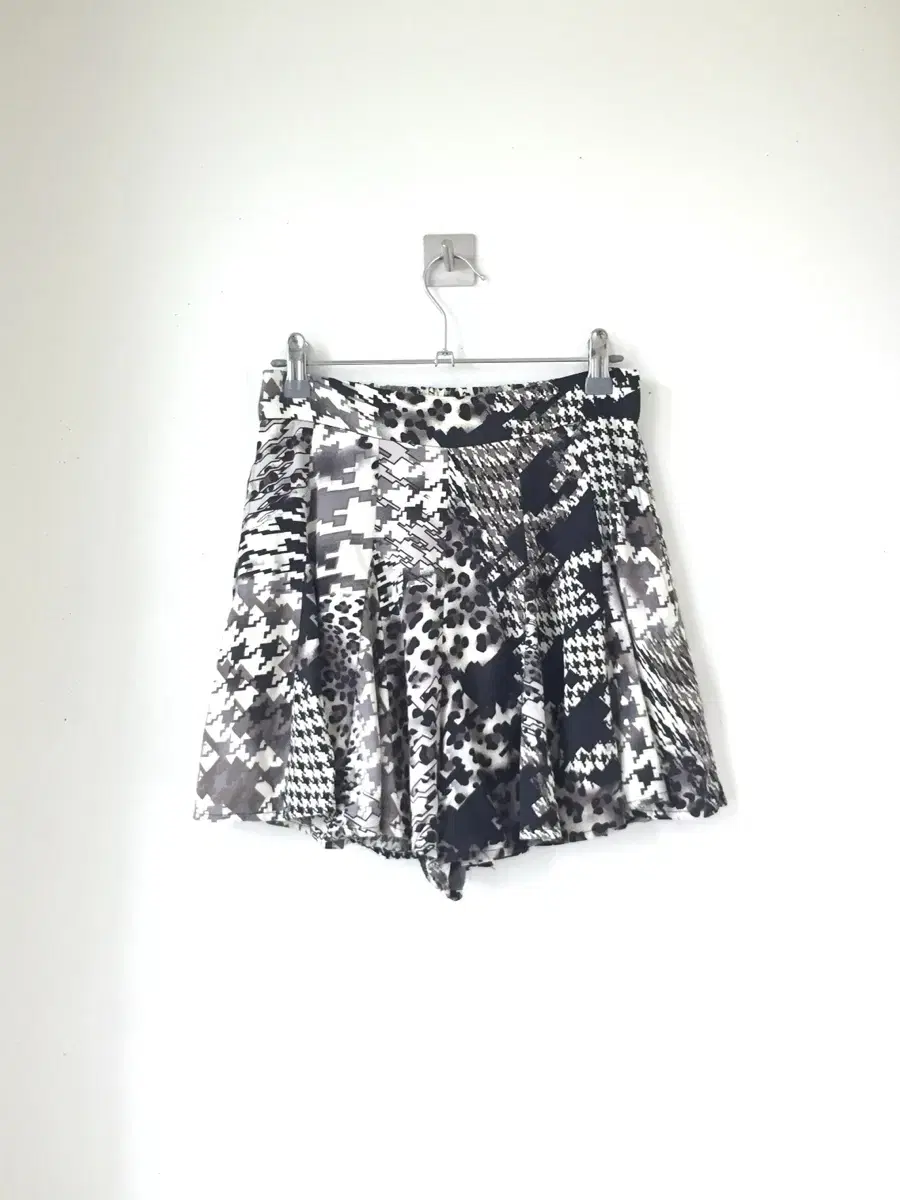 Mixed pattern short Pants